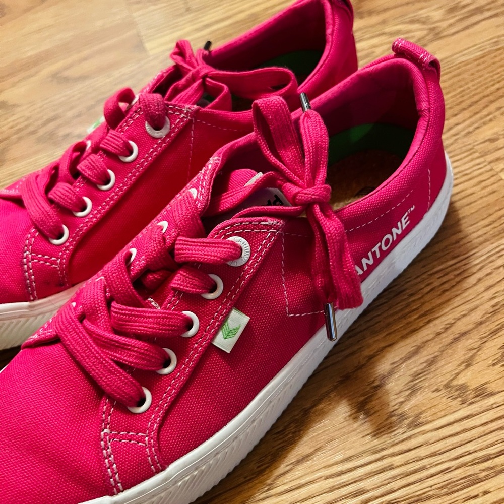CARIUMA + PANTONE canvas tennis shoes